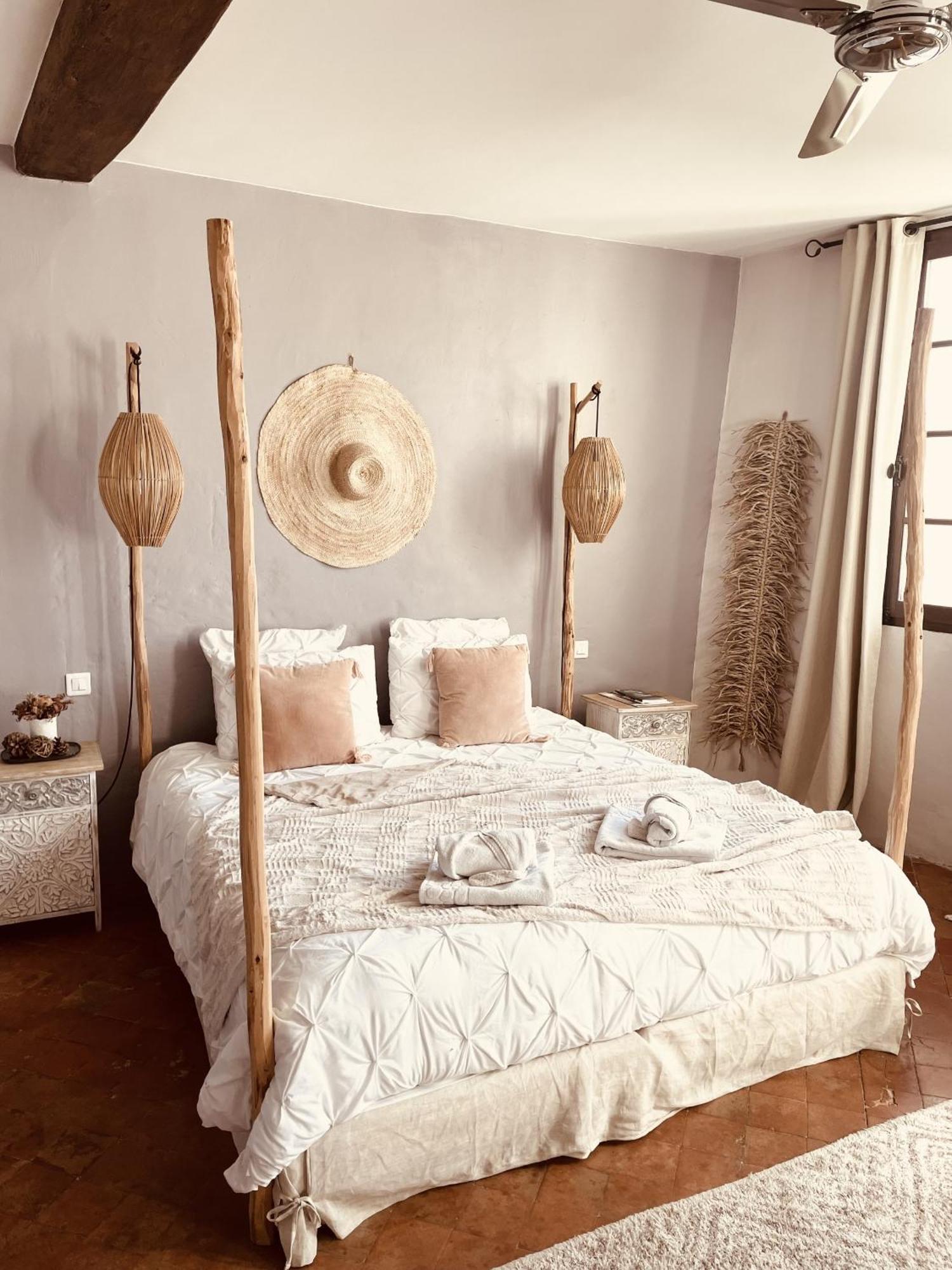 B&B Temps Suspendu Provence Pernes-les-Fontaines Rom bilde