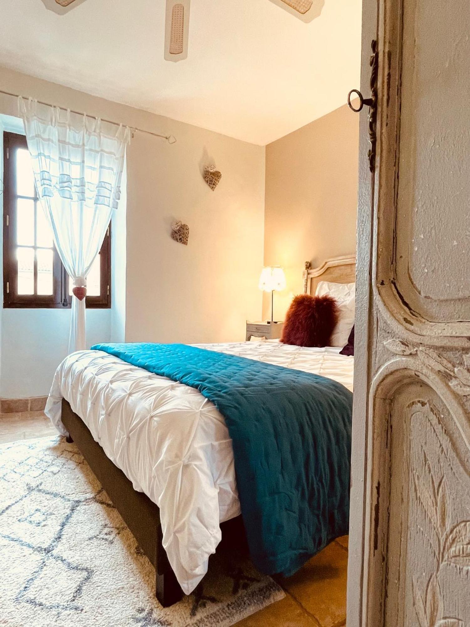 B&B Temps Suspendu Provence Pernes-les-Fontaines Rom bilde